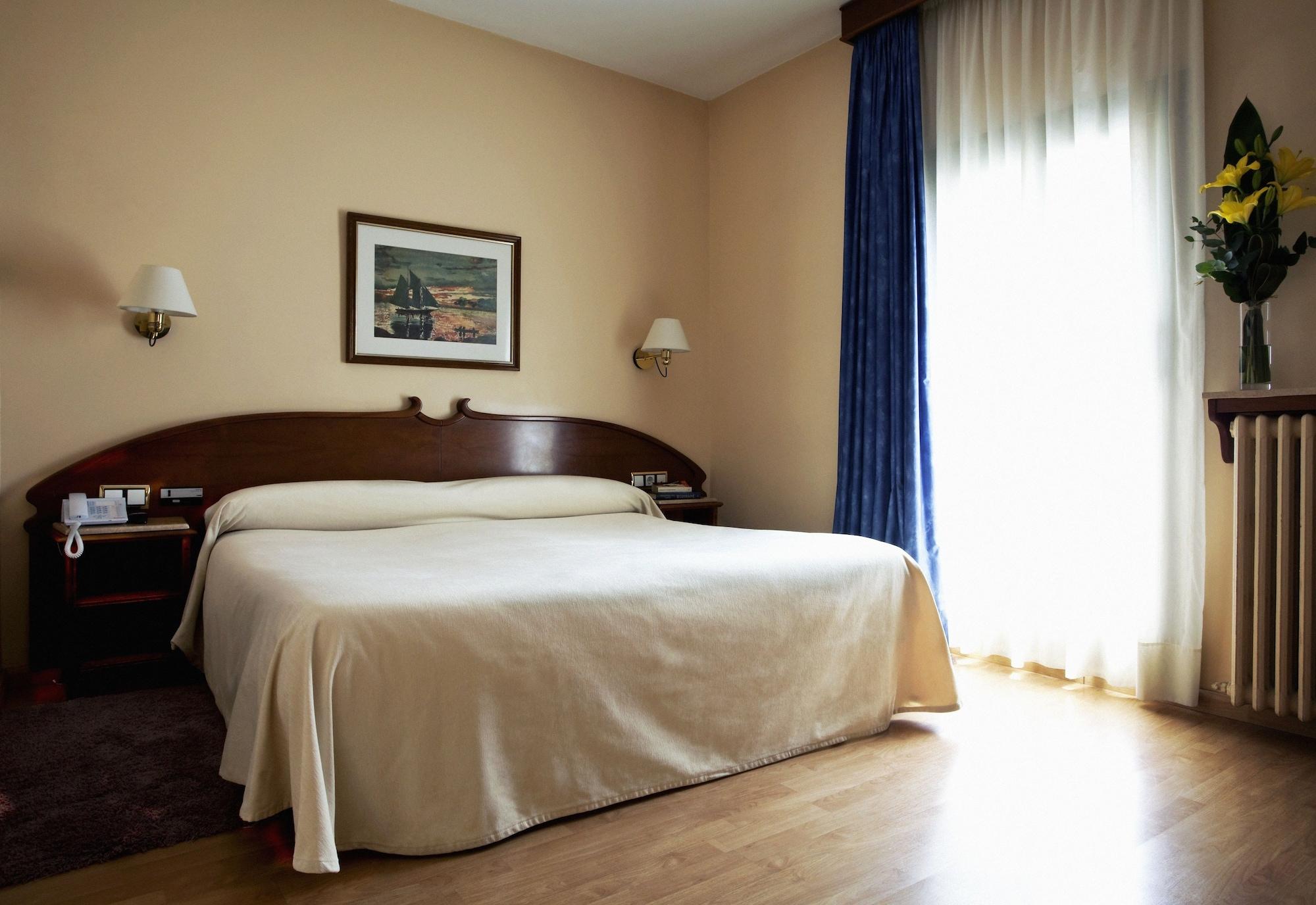 เกาดี โฮเทล Hotel บาร์เซโลนา ภายนอก รูปภาพ